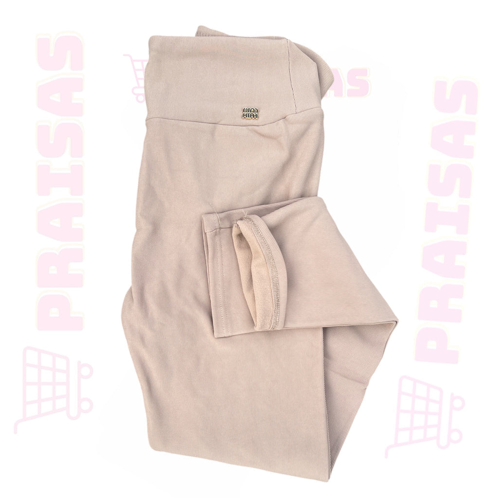 Nim taprės su lengvu pūkeliu iš vidaus